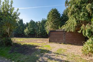 Garden / Land- click for photo gallery